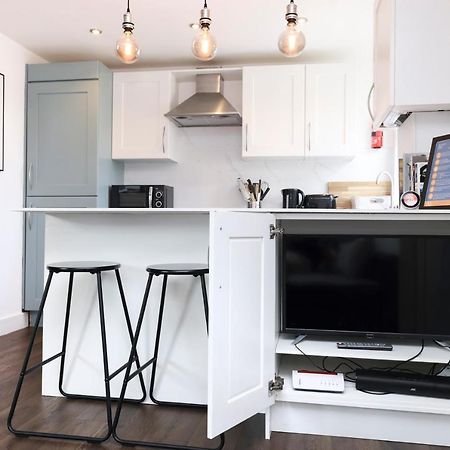 Joivy Contemporary Royal Mile Apartment With Balcony Edimburgo Exterior foto