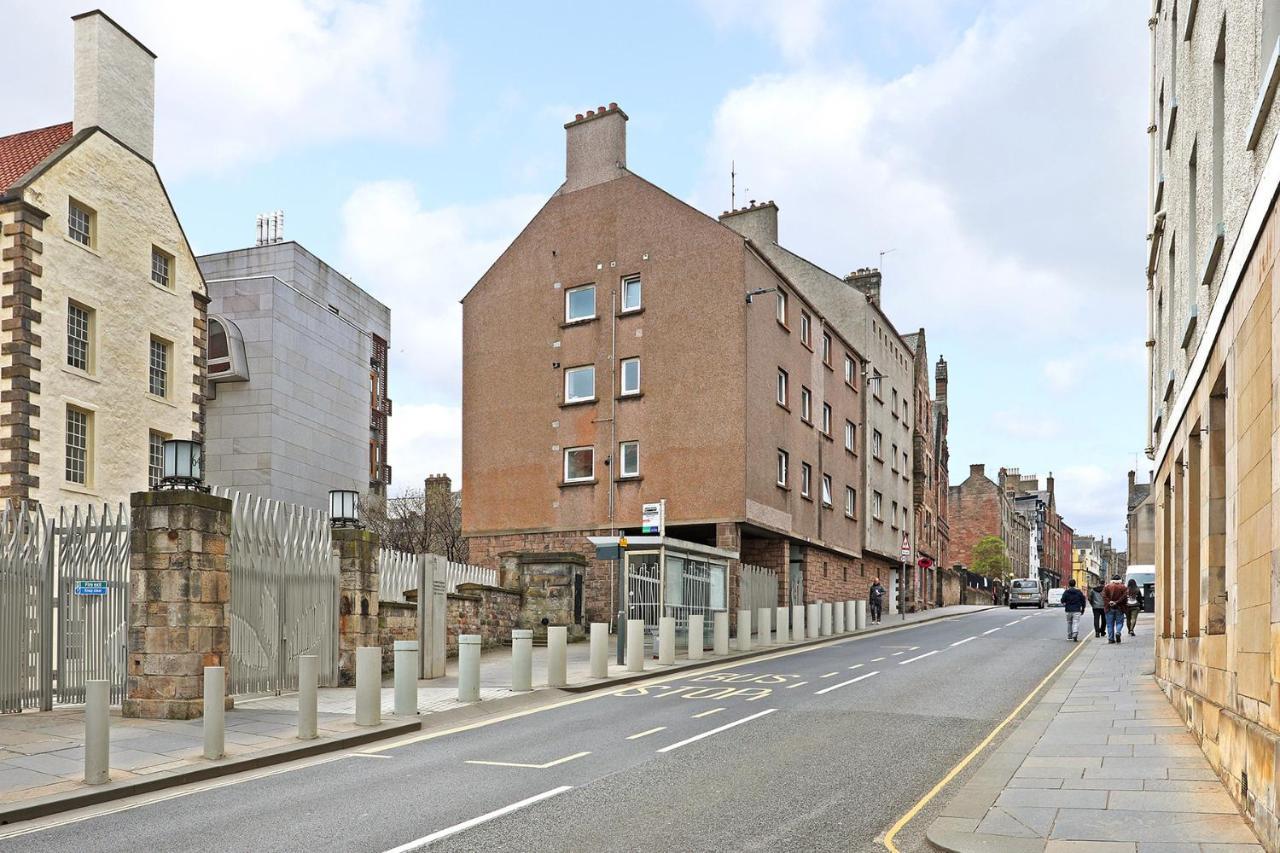 Joivy Contemporary Royal Mile Apartment With Balcony Edimburgo Exterior foto