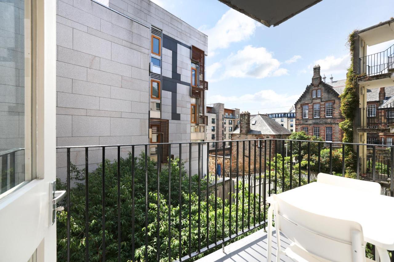 Joivy Contemporary Royal Mile Apartment With Balcony Edimburgo Exterior foto