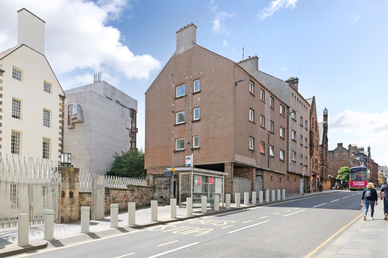 Joivy Contemporary Royal Mile Apartment With Balcony Edimburgo Exterior foto